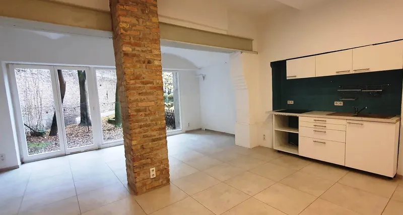 Großzügige EG-Wohnung mit Terrasse und Eigengarten — photo 1